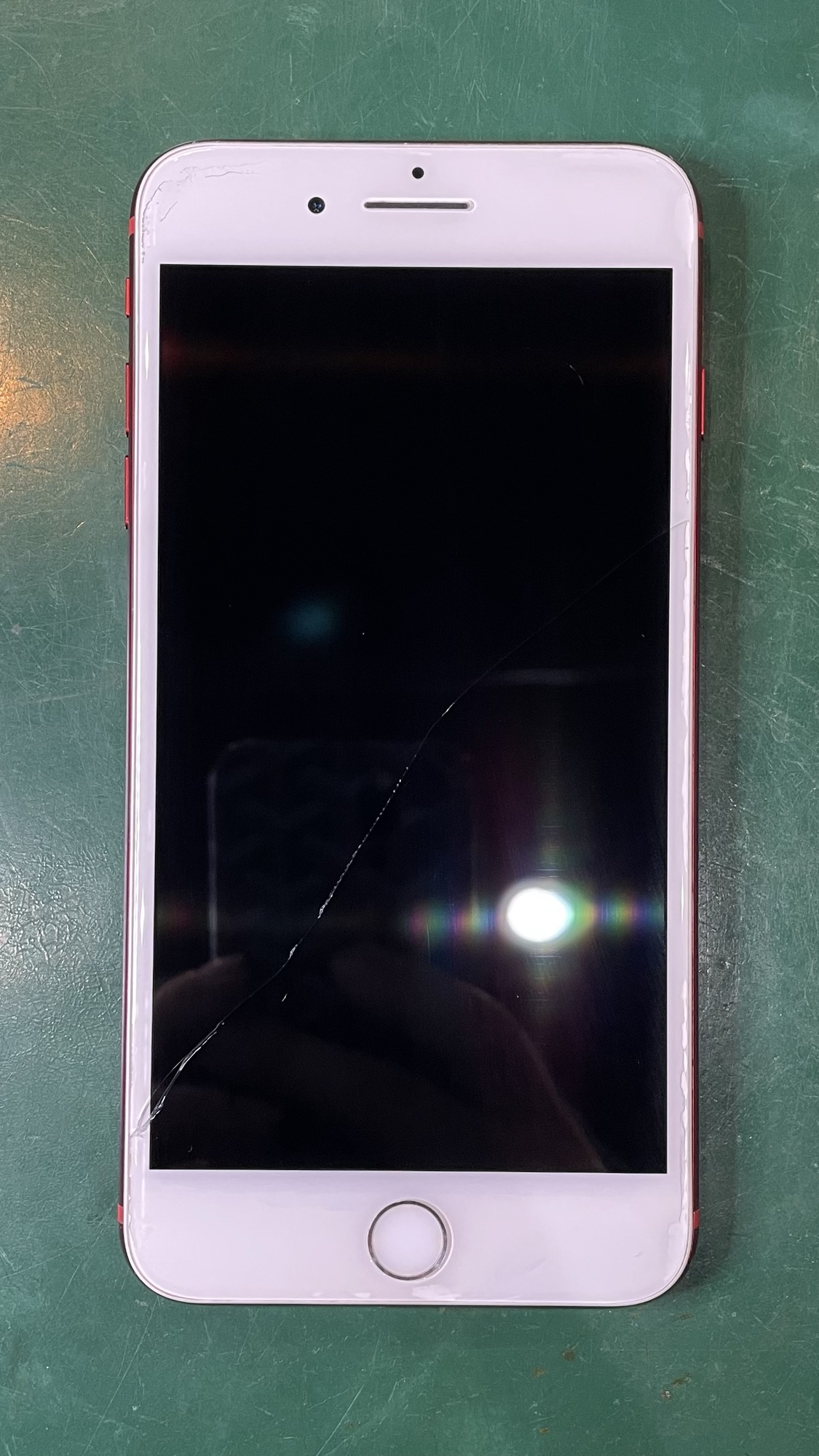 ガラスが割れたiPhone 7 Plus