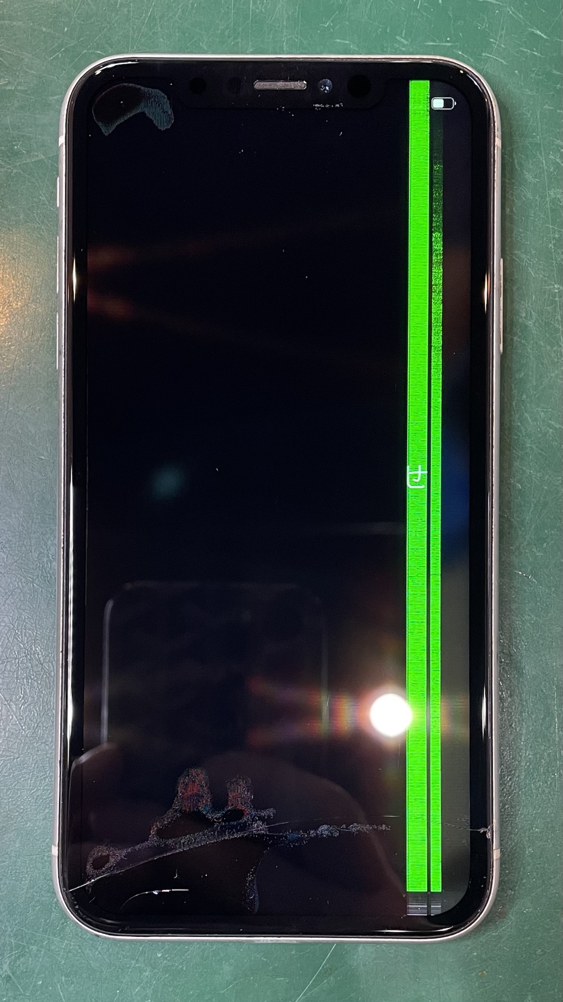 液晶が破損したiPhoneXR