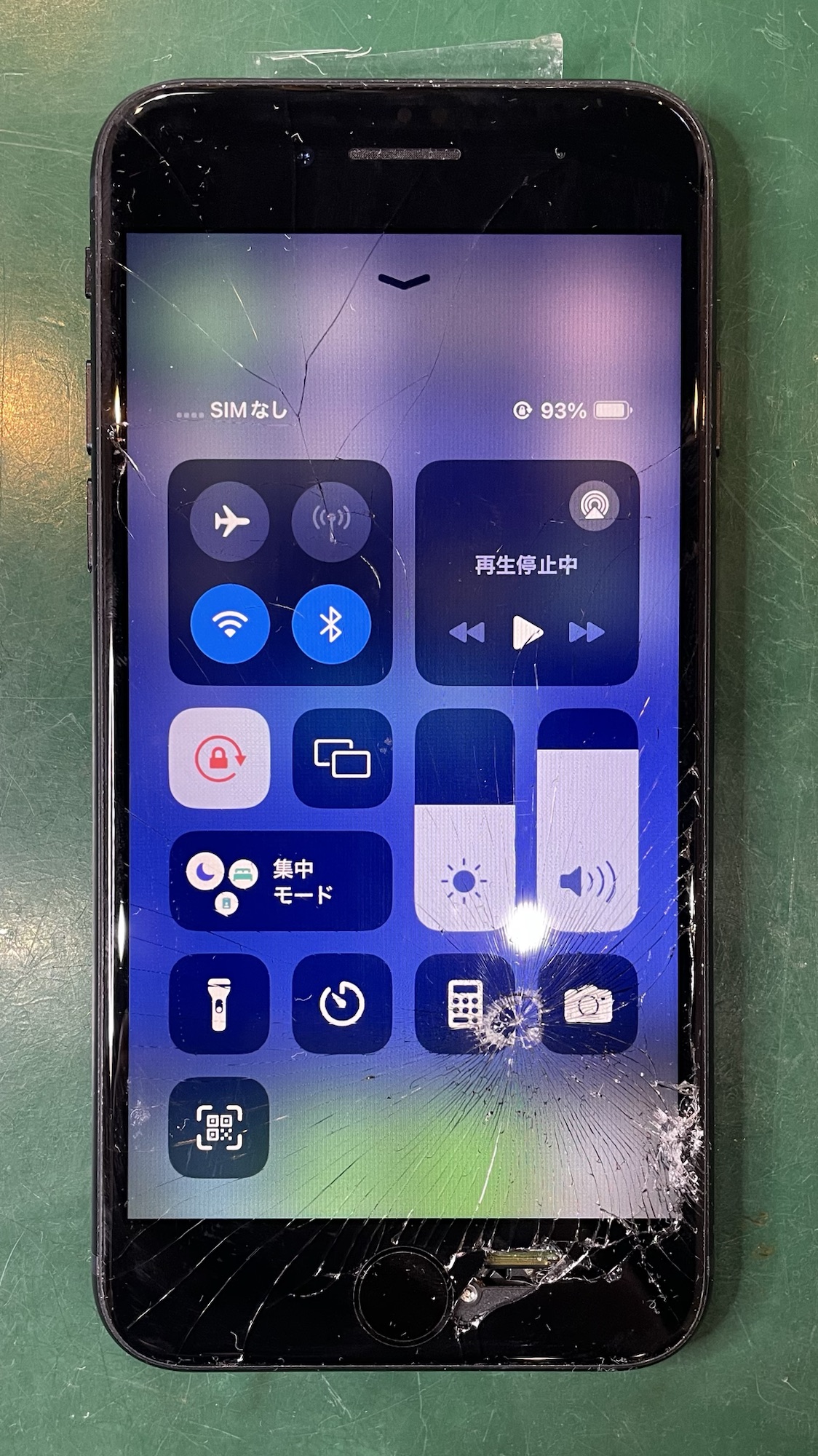 破損したiPhoneSE3