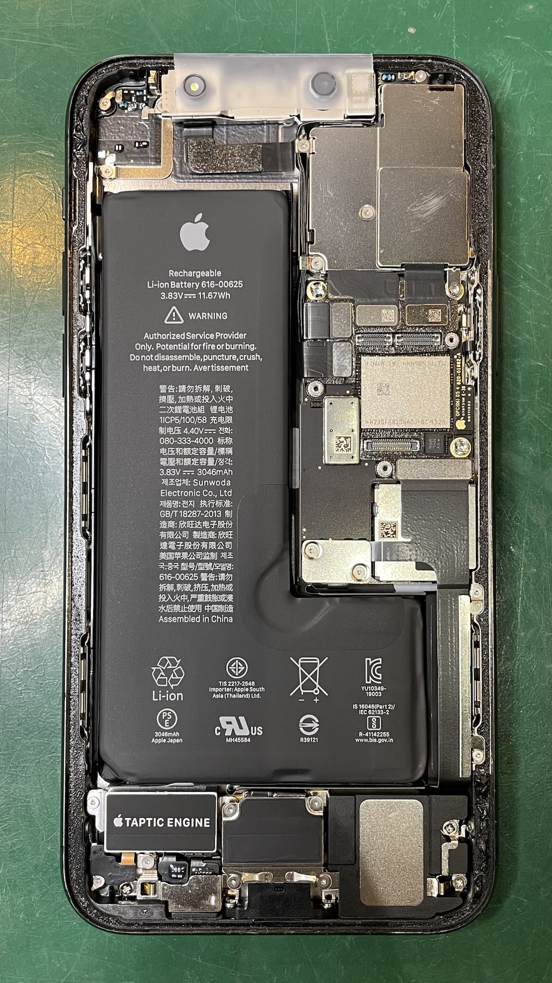 iPhone11Proの内部