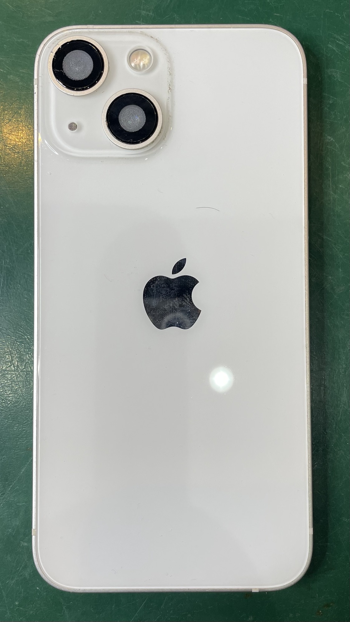 水没したiPhone13mini（背面）