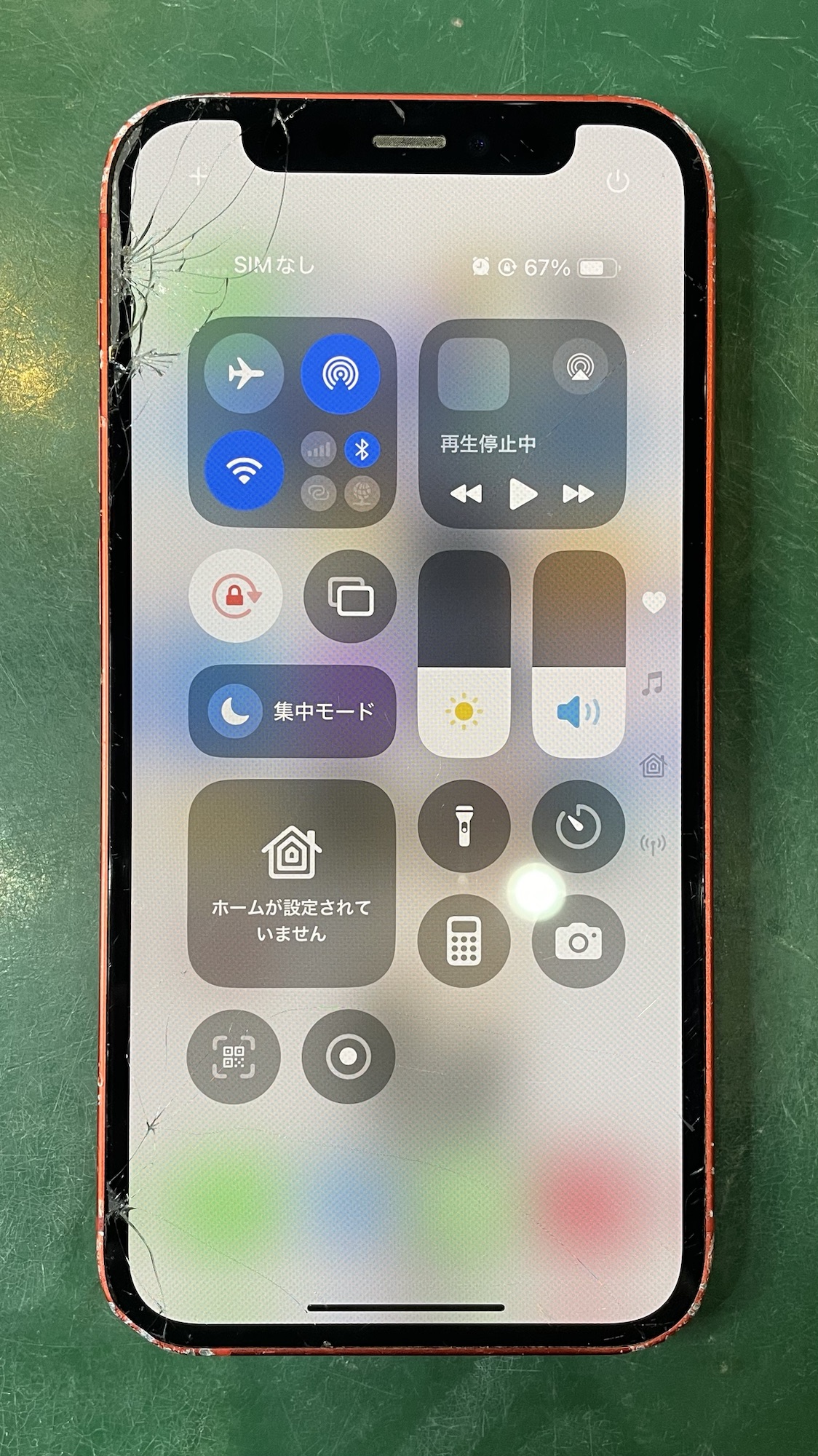 液晶が破損したiPhone12mini